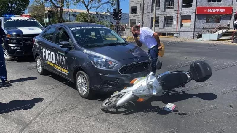 Motociclista resulta lesionada tras sufrir accidente en Tepic