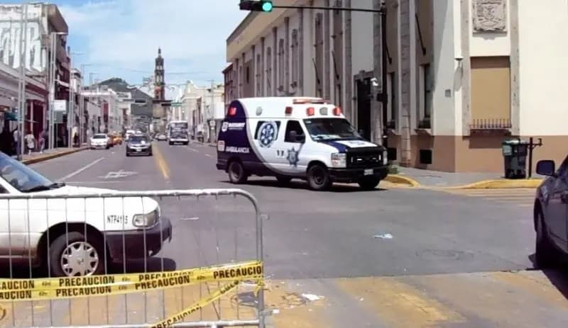 Trabajadores del SUTSEM retrasan atención medica para un  hombre de la tercera edad