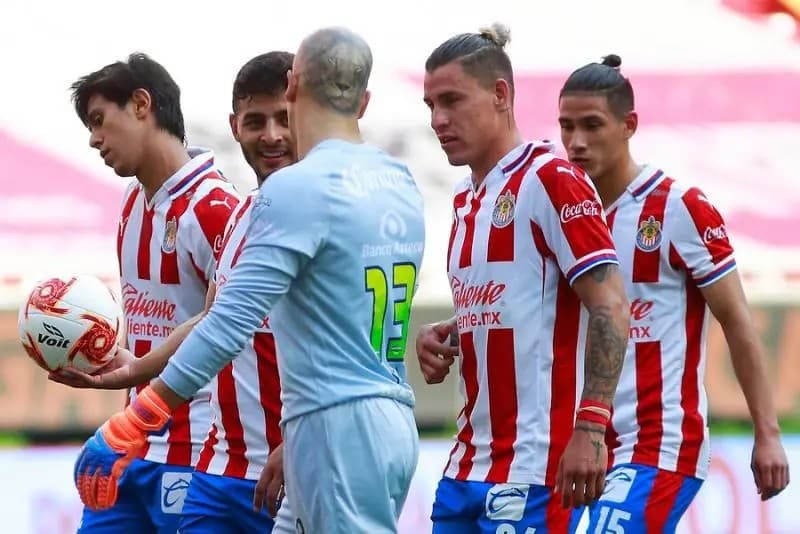 Chivas no cedería a todos sus seleccionados para la gira europea