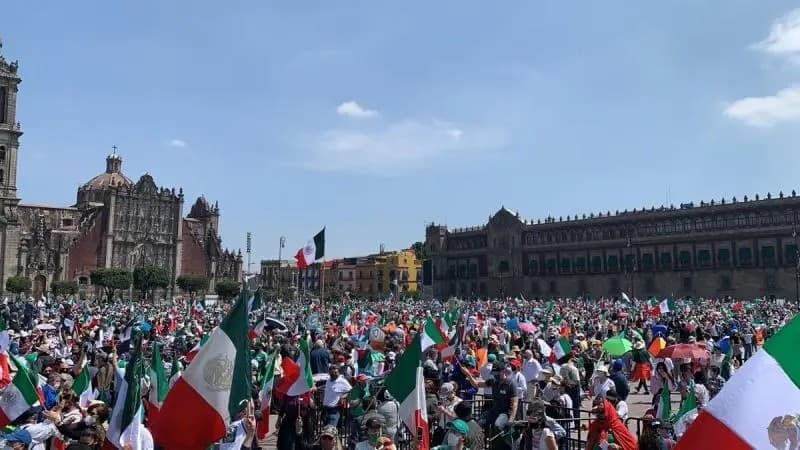 FRENAAA marcha en la CDMX para exigir la renuncia de AMLO
