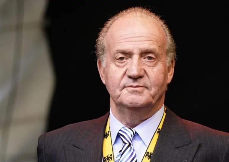 El rey Juan Carlos I de España, anuncia que se va a vivir fuera de su país