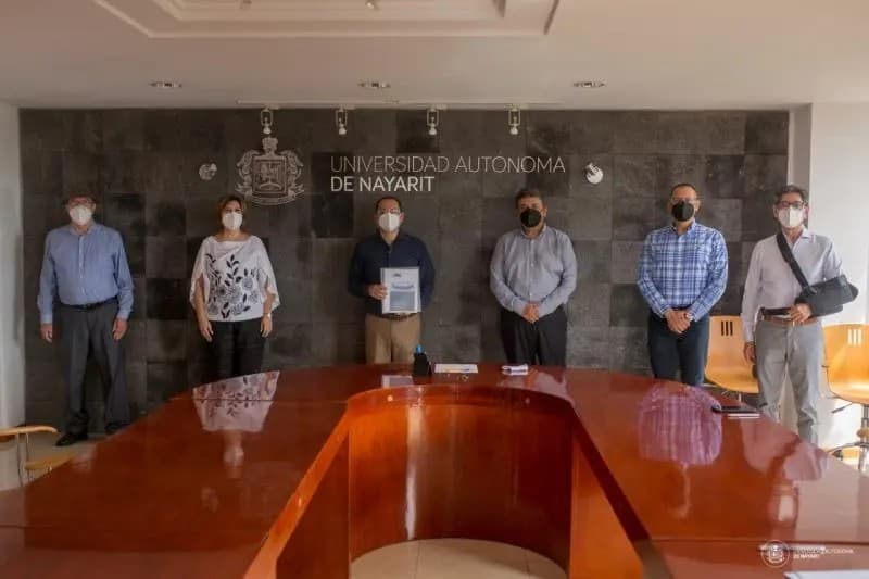 Entregan propuesta para la Reforma Normativa de la UAN