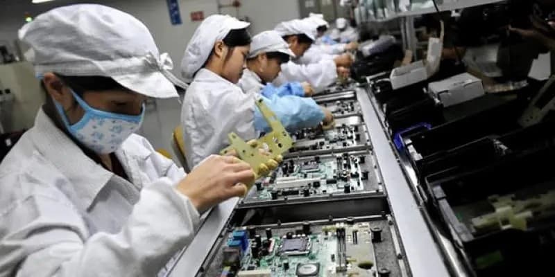 Foxconn y otras manufactureras de Apple podrían migrar operaciones a México