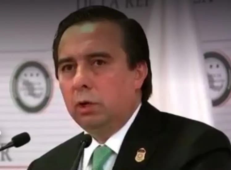 Confirman orden de aprehensión contra Tomás Zerón por el caso Ayotzinapa