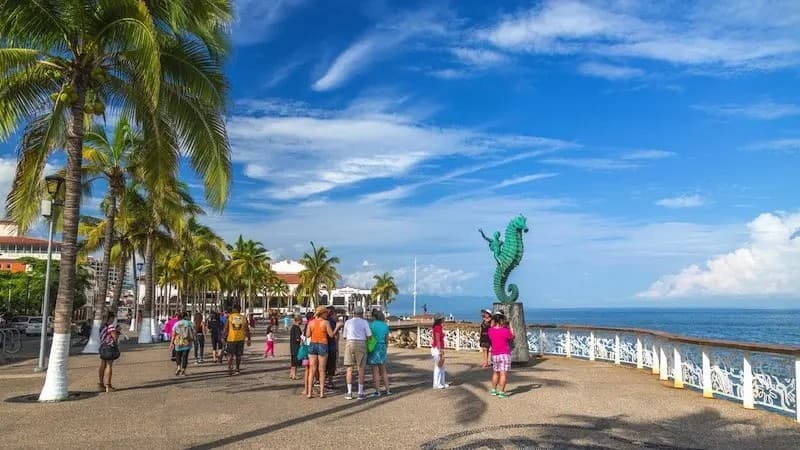 \"Nos Favorecerá el Turismo Nacional\"