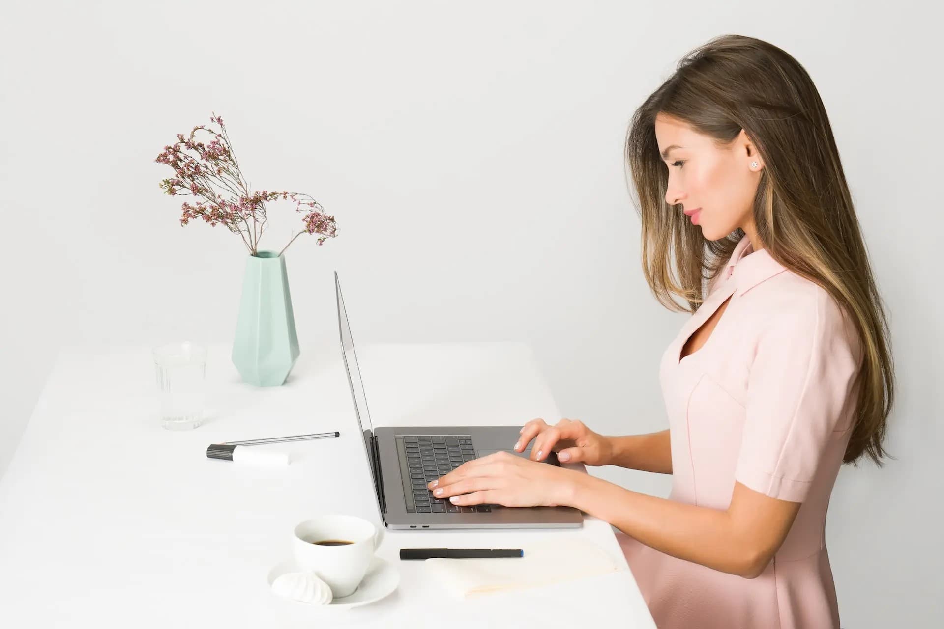 ¿Cuáles son los 5 mejores looks de mujer para un nuevo trabajo?