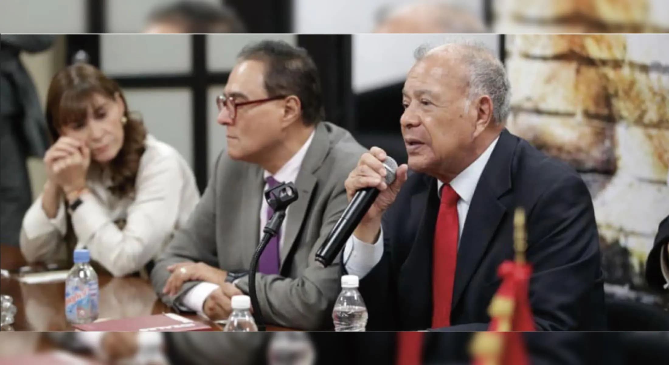 'Necesario desmantelar el cártel de la salud': PT