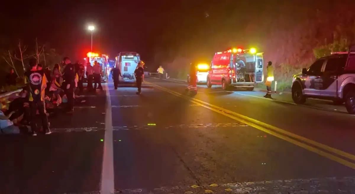 Trágico accidente en el libramiento de Tepic deja 19 muertos