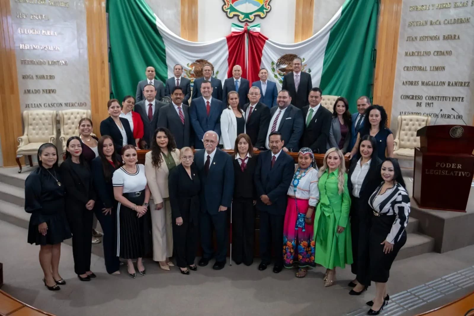 Acude Navarro Quintero a la sesión de apertura del nuevo Congreso de Nayarit