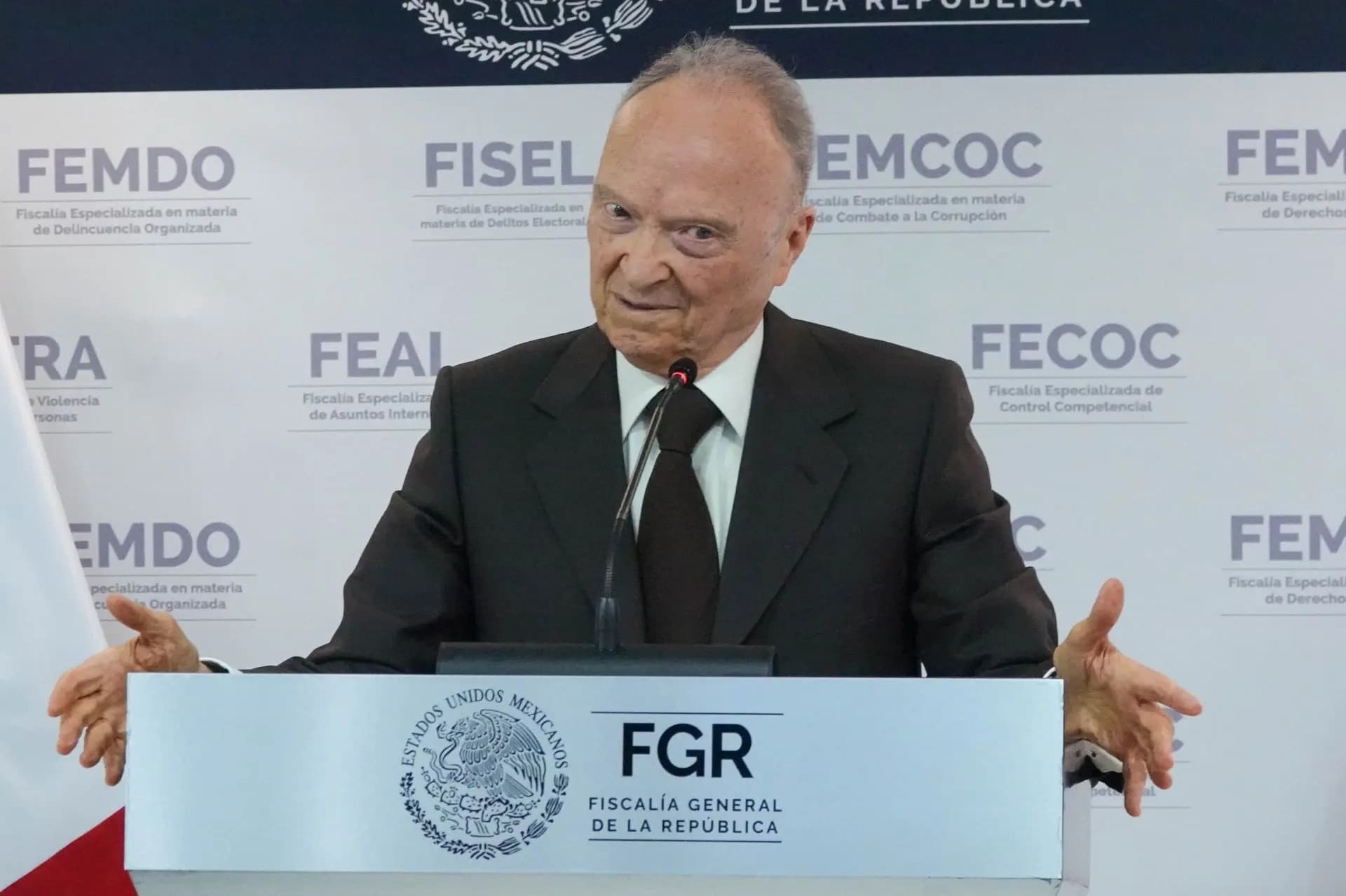 Gertz Manero renuncia a FGR tras presión de Senado; será embajador