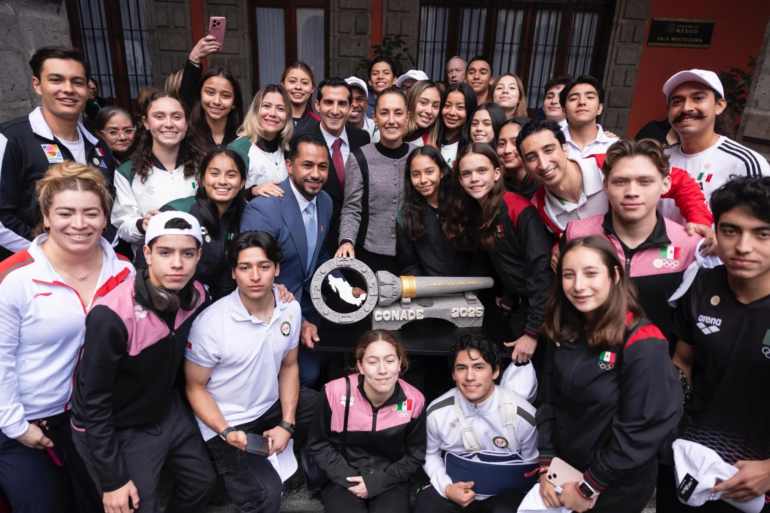 Presidenta entrega Premio Nacional de Deportes 2025 a 16 atletas y técnicos