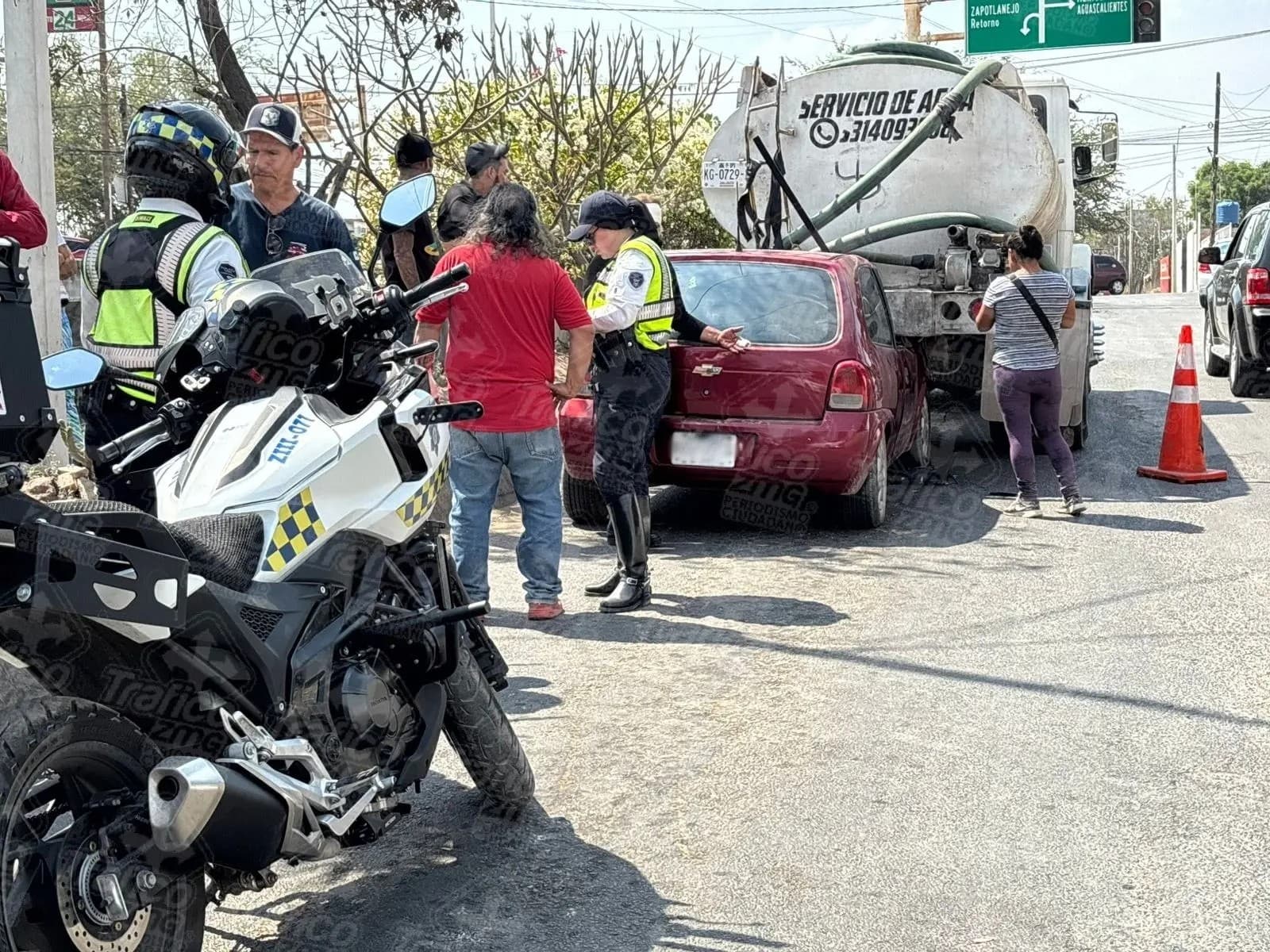 Chocan contra pipa en la carretera libre hacia Zapotlanejo