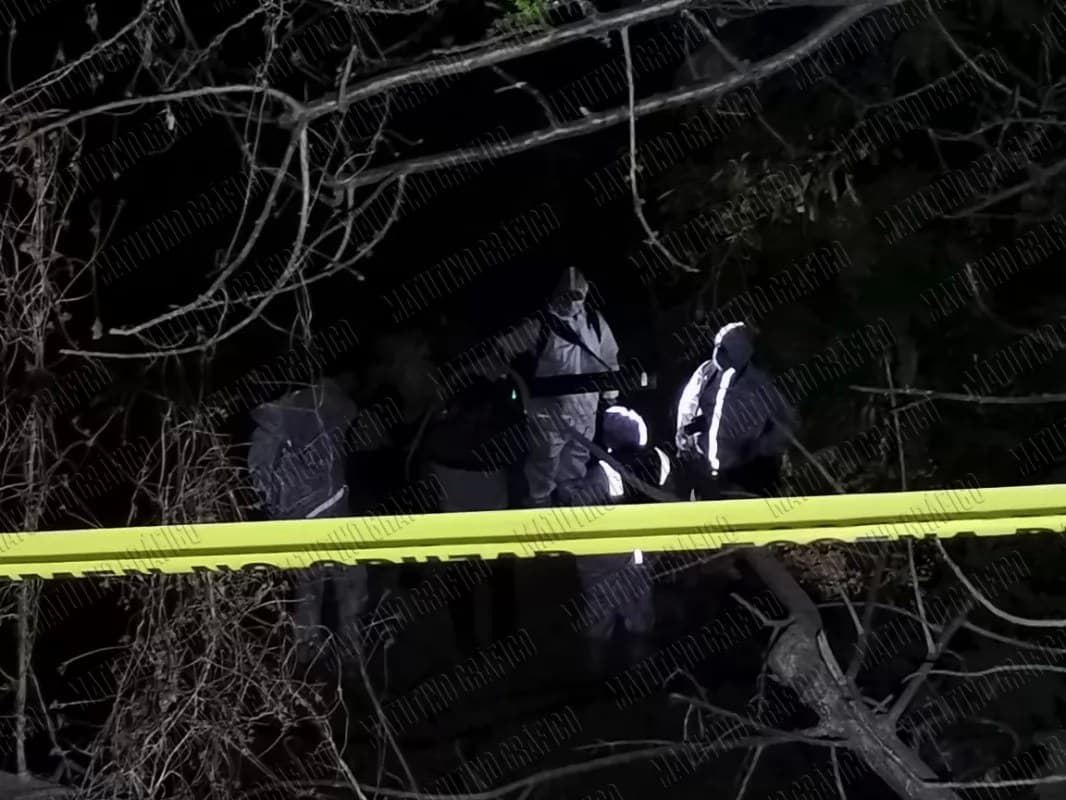 Asesinan a mujer y es dejada en un barranco