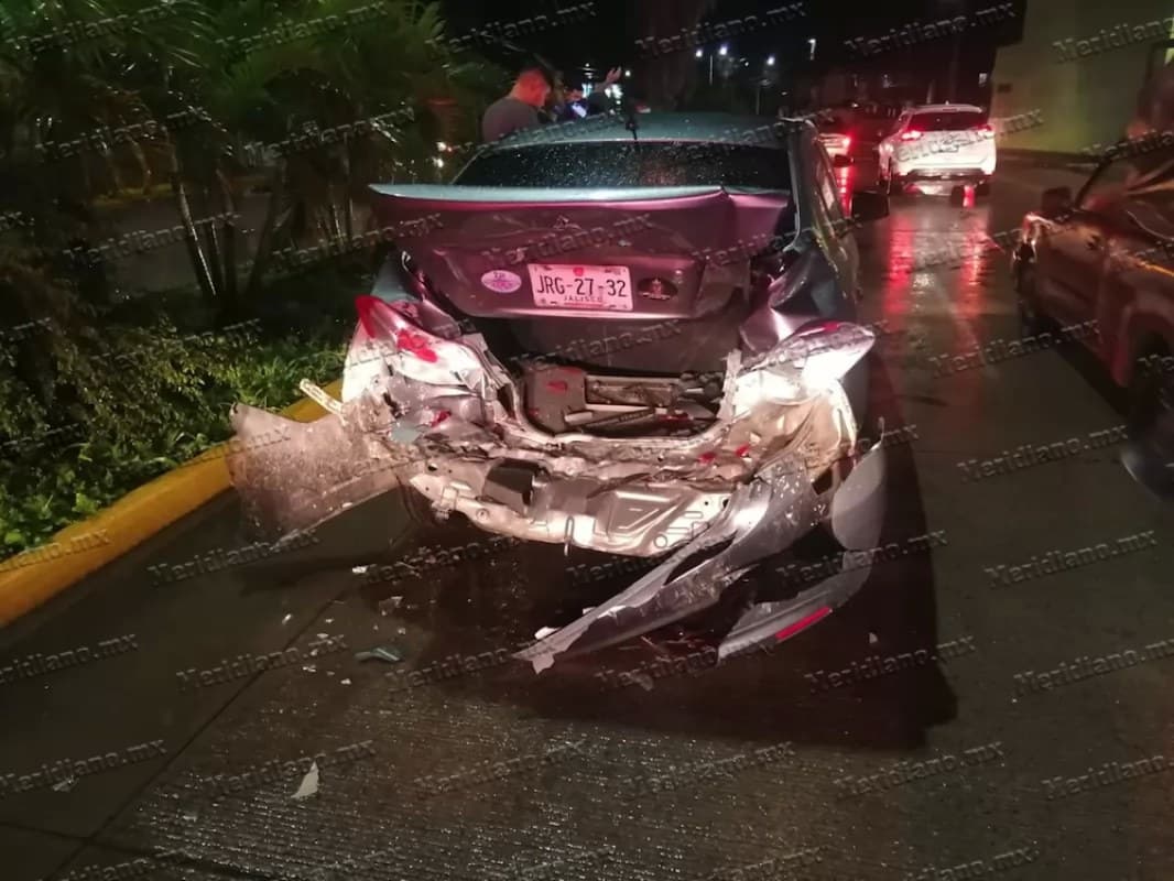 ¡cherokee nayarita chocó y se dio a la fuga!