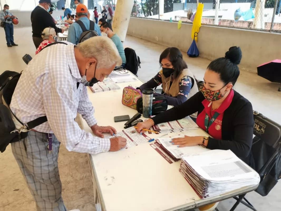 Entrega Federación apoyos a adultos mayores en Nayarit