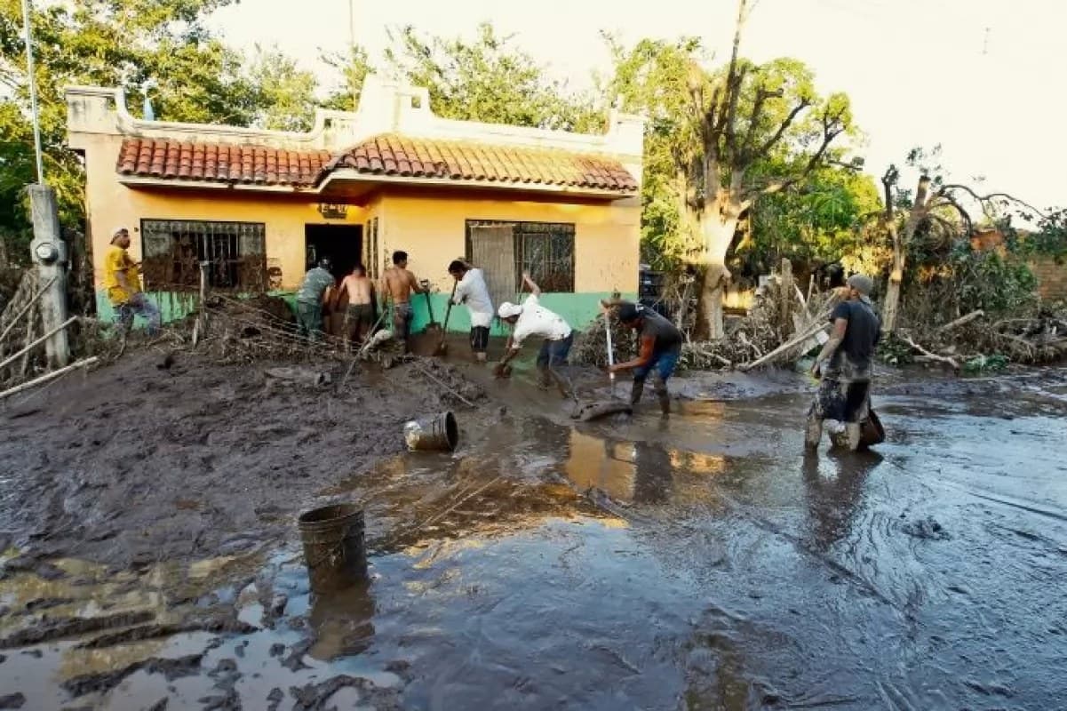 Emiten recomendaciones ante riesgo de huracán en Nayarit