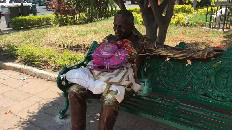 No hay respeto por las esculturas en Tepic