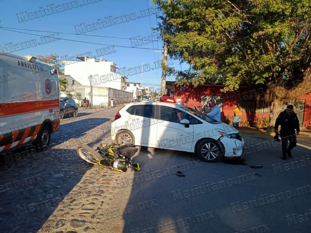 ¡chocó motociclista en el coapinole!