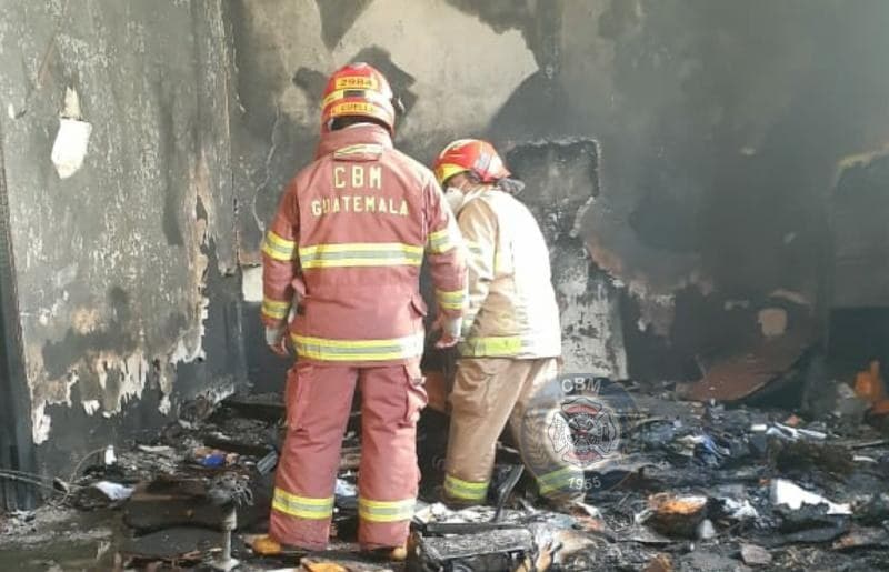 Incendian Congreso de Guatemala en protesta contra gobierno