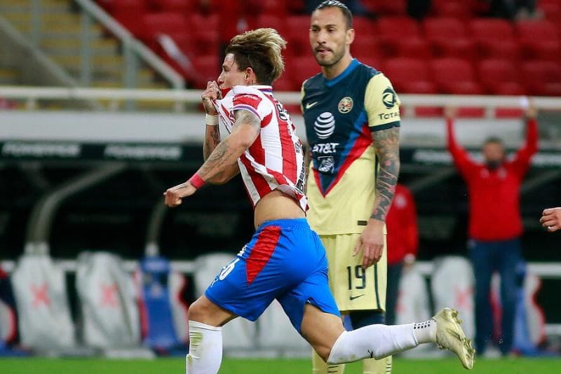 Chivas corta racha de liguillas calificando a semifinales del América
