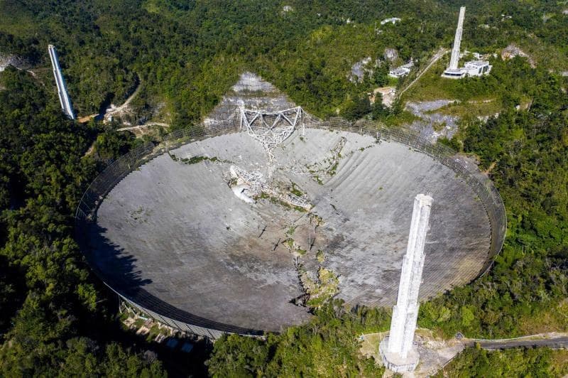 Colapsa radiotelescopio de Arecibo en Puerto Rico