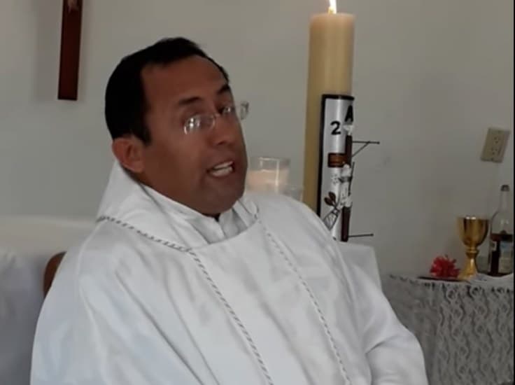 Inhabilitan a sacerdote por anunciar el fin del mundo y negar al Papa Francisco
