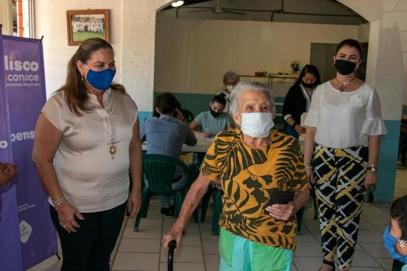 Beneficia DIF a más de mil Adultos Mayores