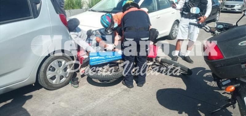 Al derrapar con su moto…  ¡motociclista fracturado!
