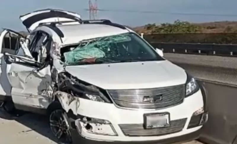 Trailer choca con vehículo en Libramiento Tepic-Mazatlán