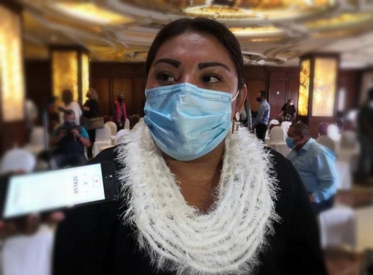 Raquel Mota entrega cubrebocas en colaboración Cámaras Empresariales