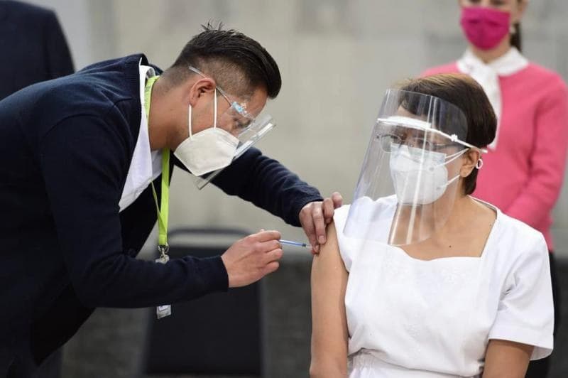 Ellos fueron los primeros vacunados contra la COVID-19 en México