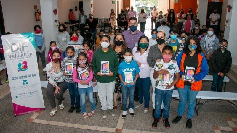Entregan Material de Apoyo Escolar Para 450 Menores