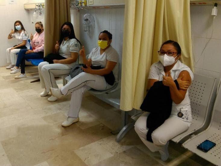 Exhortan autoridades de salud que se vacune a estudiantes de medicina
