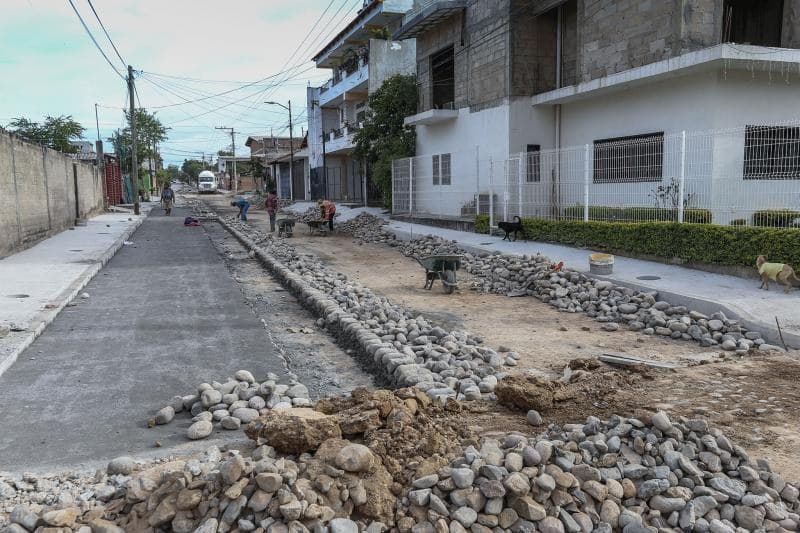 Vecinos Celebran Obras que Esperaron por Muchos Años