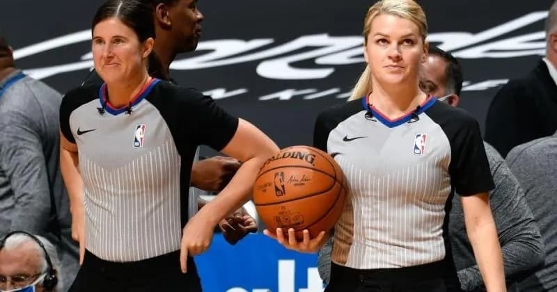Hito histórico para la igualdad: dos mujeres arbitran a la par un partido oficial de la NBA