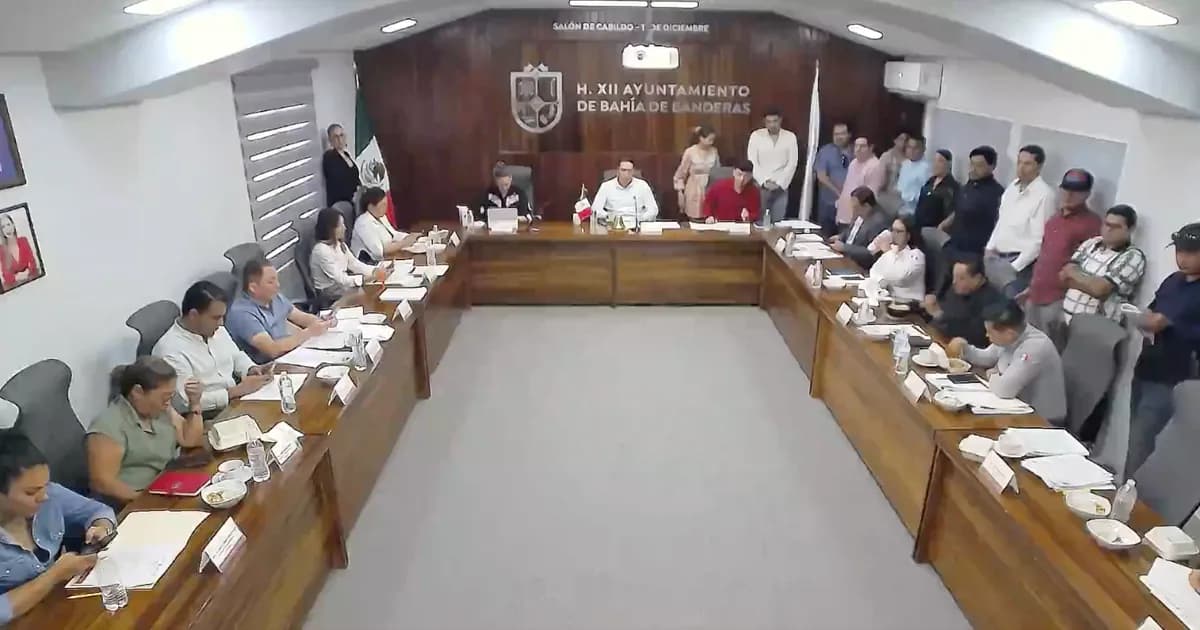 Apoya Héctor Santana a millonarios: Cabildo de Bahía de Banderas condona millones en recargos a campo de golf