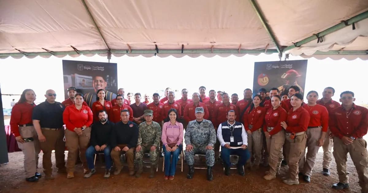 Geraldine Ponce reconoce labor heroica de Bomberos y Protección Civil de Tepic