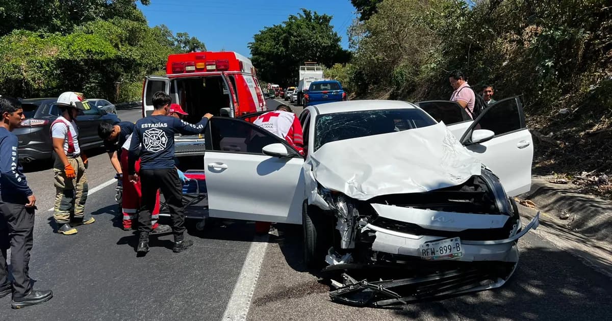Accidente en autopista Tepic-Mazatlán deja 5 lesionados