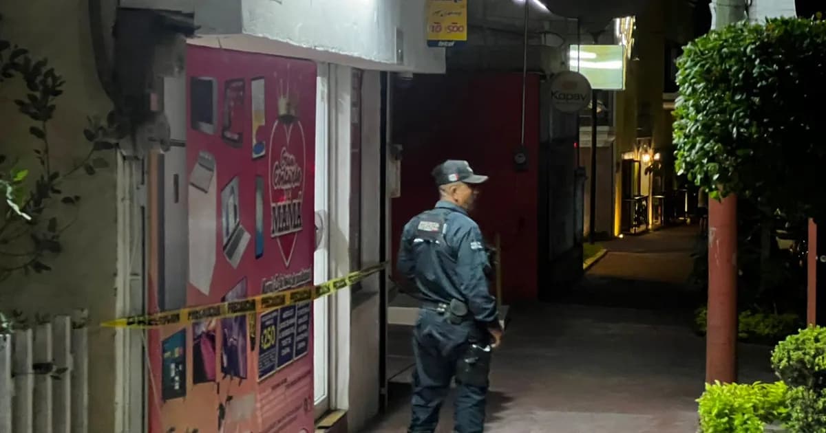 Roban farmacia con arma de fuego en Tepic; se llevan productos de higiene personal