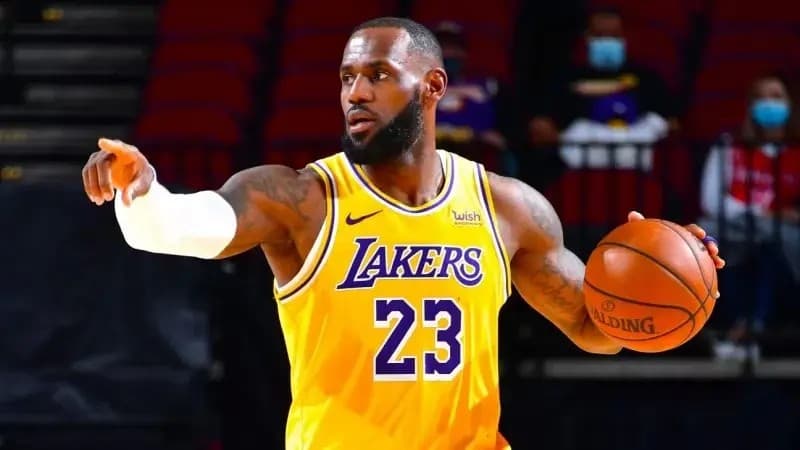 MLB: LeBron James se convertiría en copropietario de los Red Sox