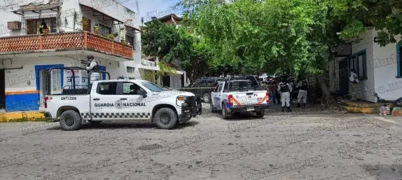 ¡con pistola en mano asaltan a un muchacho!