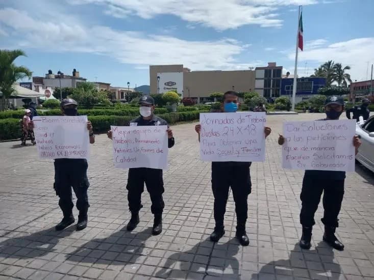 Nayarit. Policías Estatales se manifiestan para exigir aumento salarial y mayores prestaciones
