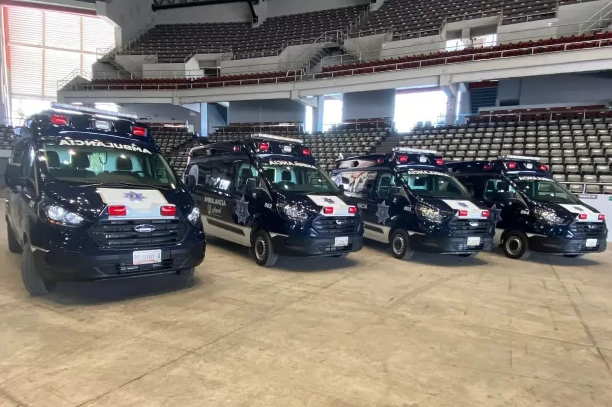 Entrega Navarro Quintero 4 ambulancias a Protección Civil