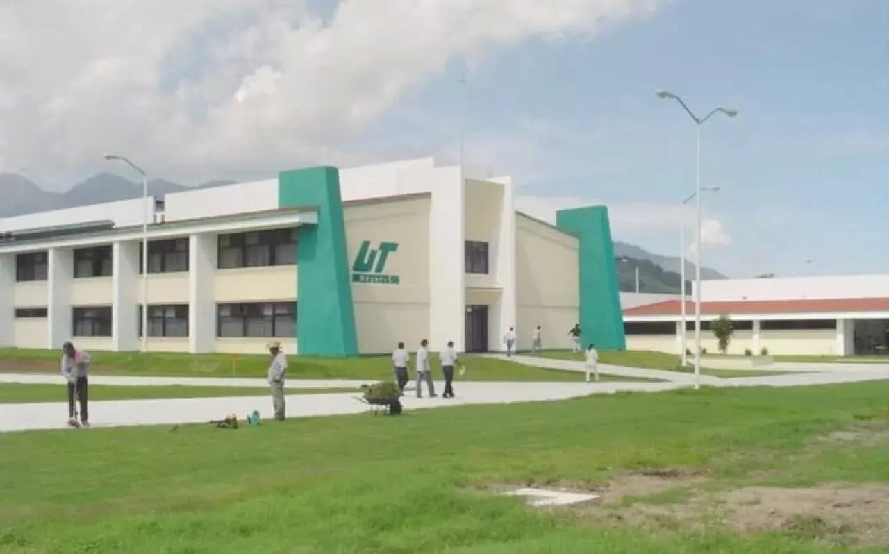 UT ofrece sueldo de 5,295 pesos mensual; piden título y diplomado