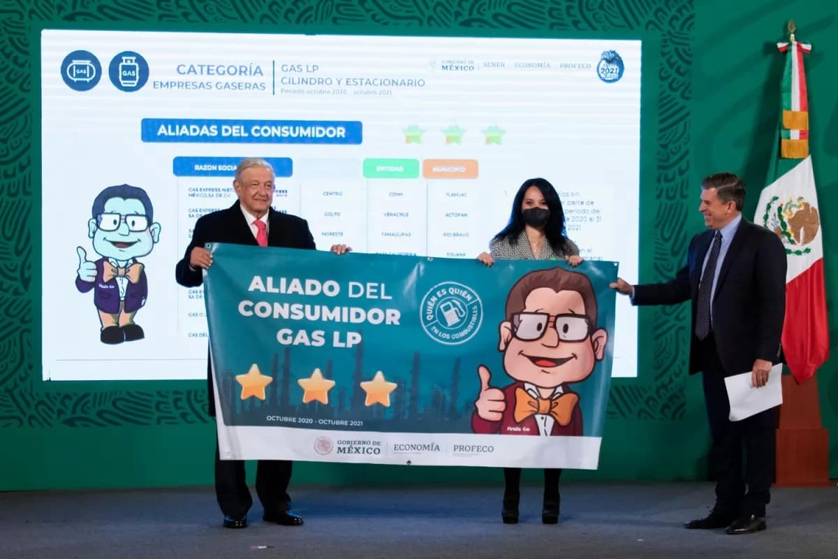 Reconoce Presidente responsabilidad social de gasolineras y gaseras