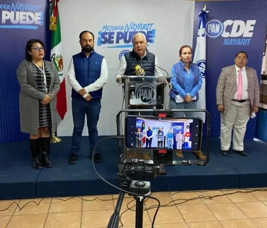 Denuncia PAN a Alejandro Galván por nepotismo y \"aviador\" del ayuntamiento de Tepic