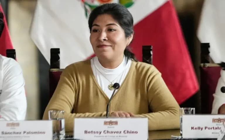 Ordenan captura internacional de exfuncionaria peruana asilada en México