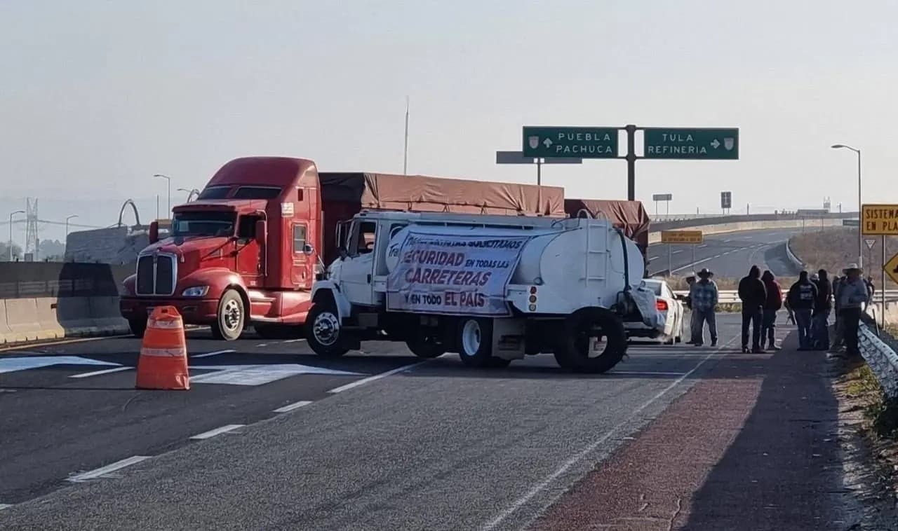 Megabloqueo nacional bloquea carreteras en México este 24 de noviembre