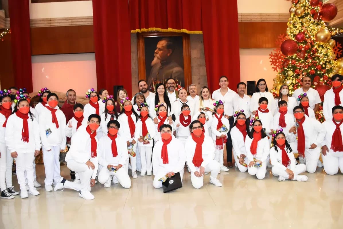 Llega la alegría navideña a la Casa del Pueblo