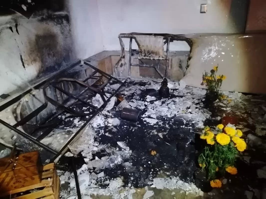 Atienden servicios de emergencia incendio en casa habitación